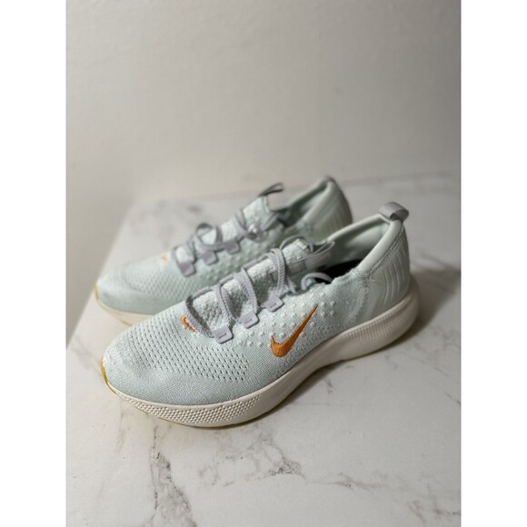 Nike Womens React Escape Run Sz 12 Flyknit Running Shoes Barely Green DC4269 300 - Picture 1 of 9